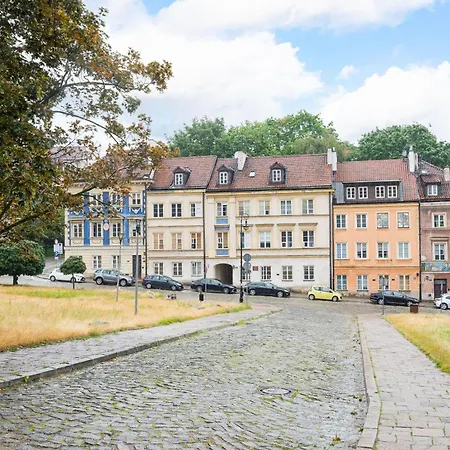 Old Town Square Black & White By Bookinghost Appartamento *