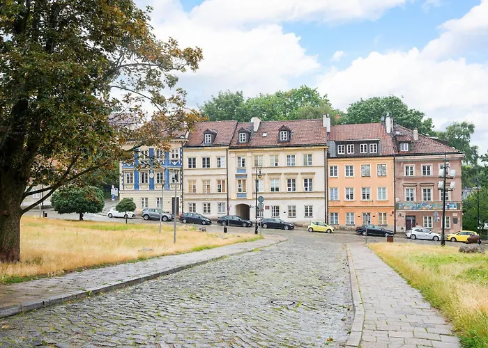 Old Town Square Black & White By Bookinghost Apartament *